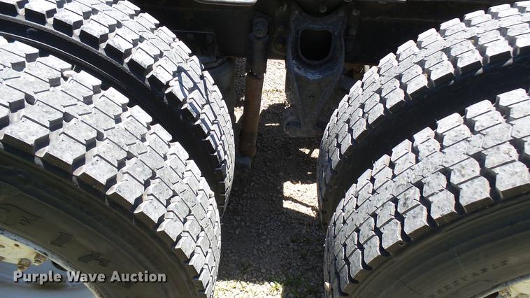 image for item DX9359 1992 International 8300 semi truck