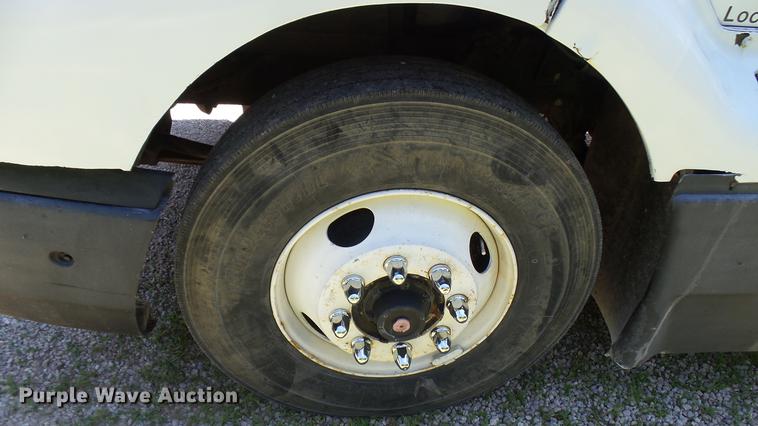 image for item DX9359 1992 International 8300 semi truck