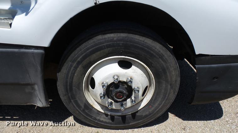 image for item DX9359 1992 International 8300 semi truck