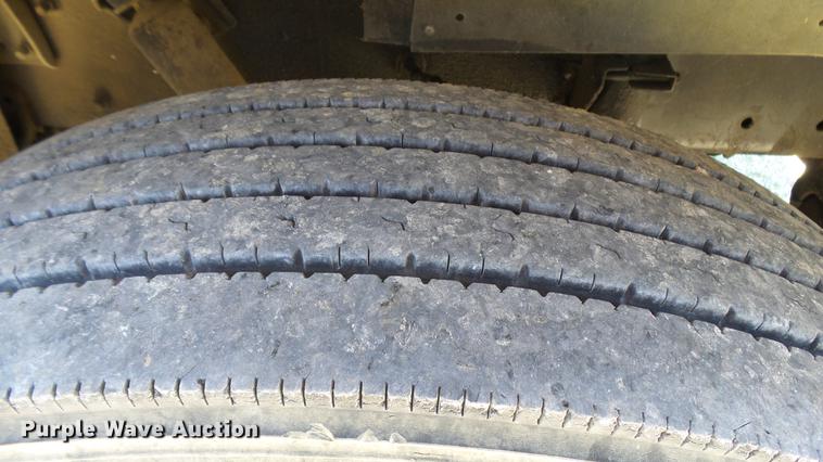 image for item DX9359 1992 International 8300 semi truck