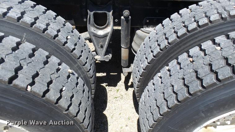 image for item DX9359 1992 International 8300 semi truck