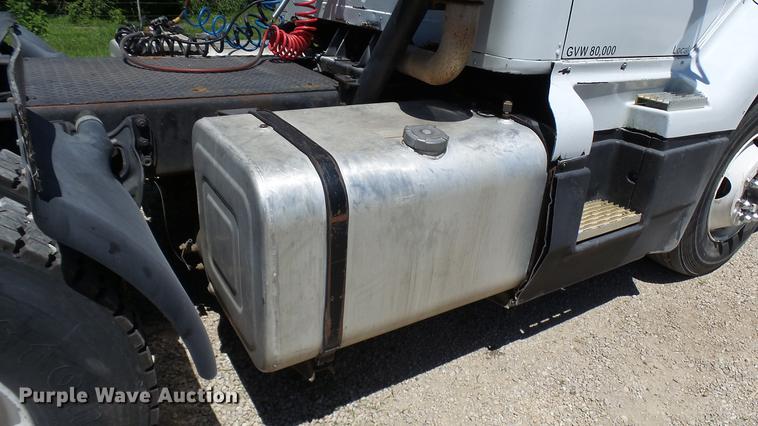 image for item DX9359 1992 International 8300 semi truck