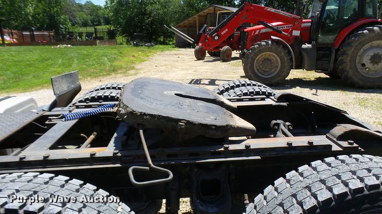 image for item DX9359 1992 International 8300 semi truck