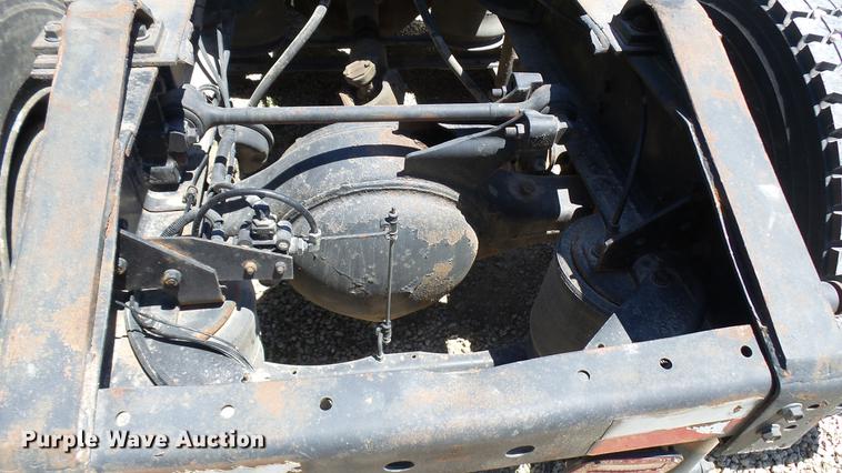 image for item DX9359 1992 International 8300 semi truck