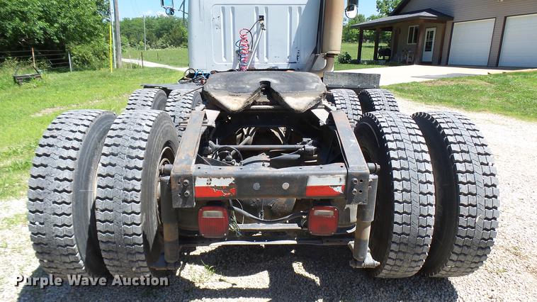 image for item DX9359 1992 International 8300 semi truck