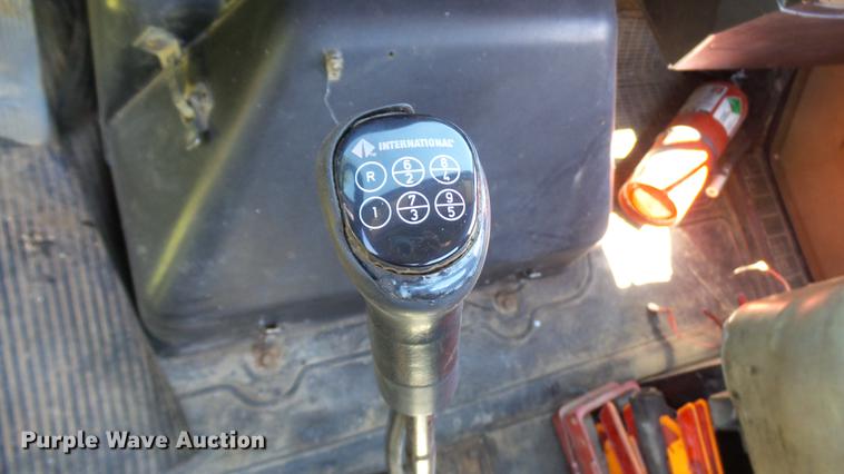 image for item DX9359 1992 International 8300 semi truck