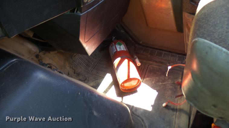 image for item DX9359 1992 International 8300 semi truck