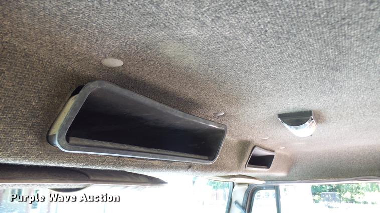 image for item DX9359 1992 International 8300 semi truck