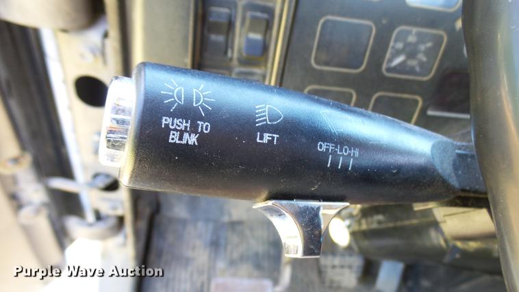 image for item DX9359 1992 International 8300 semi truck