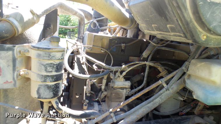 image for item DX9359 1992 International 8300 semi truck