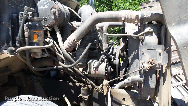 image for item DX9359 1992 International 8300 semi truck