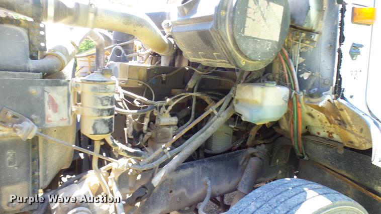 image for item DX9359 1992 International 8300 semi truck