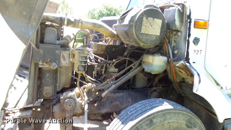 image for item DX9359 1992 International 8300 semi truck