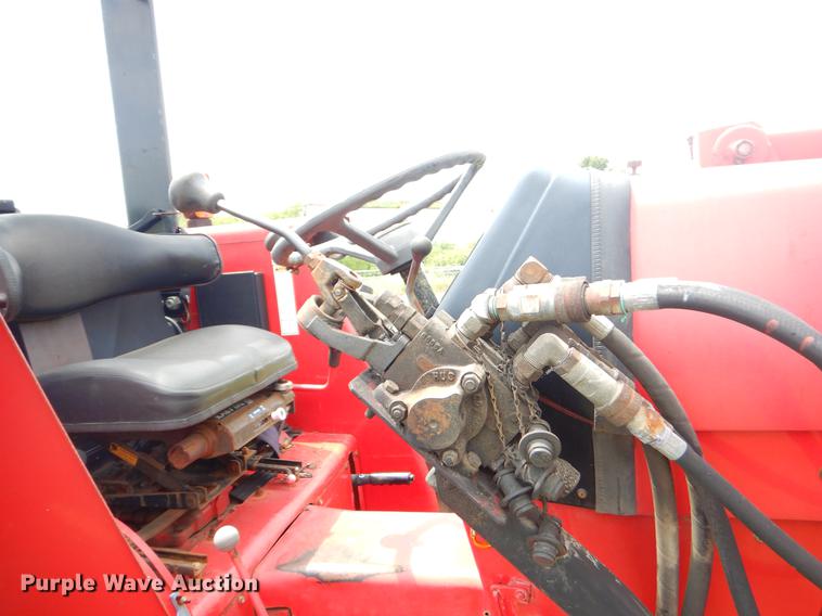 image for item EI9176 2005 McCormick C90 tractor