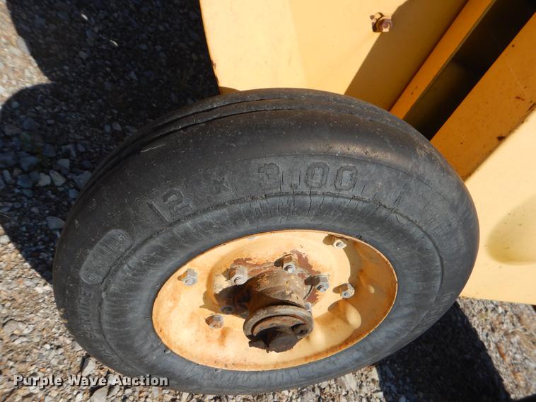 image for item EI9248 New Holland 630 round baler