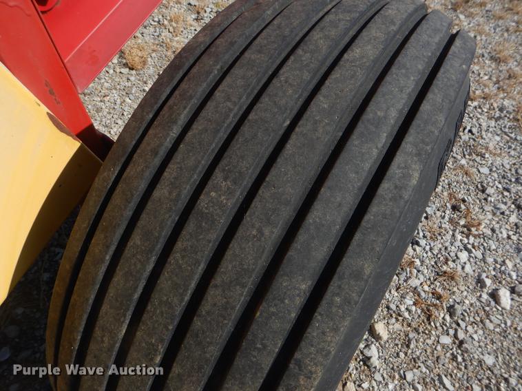 image for item EI9248 New Holland 630 round baler