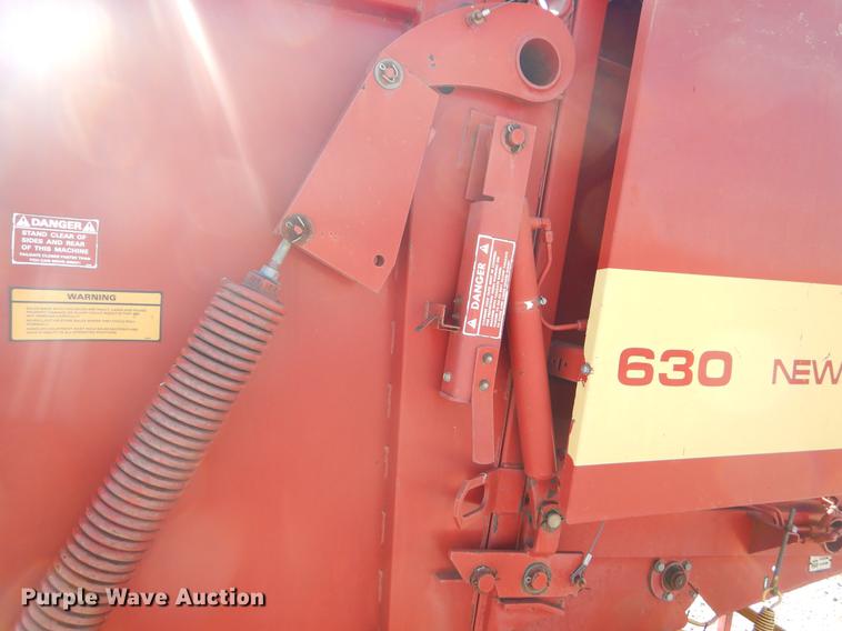 image for item EI9248 New Holland 630 round baler