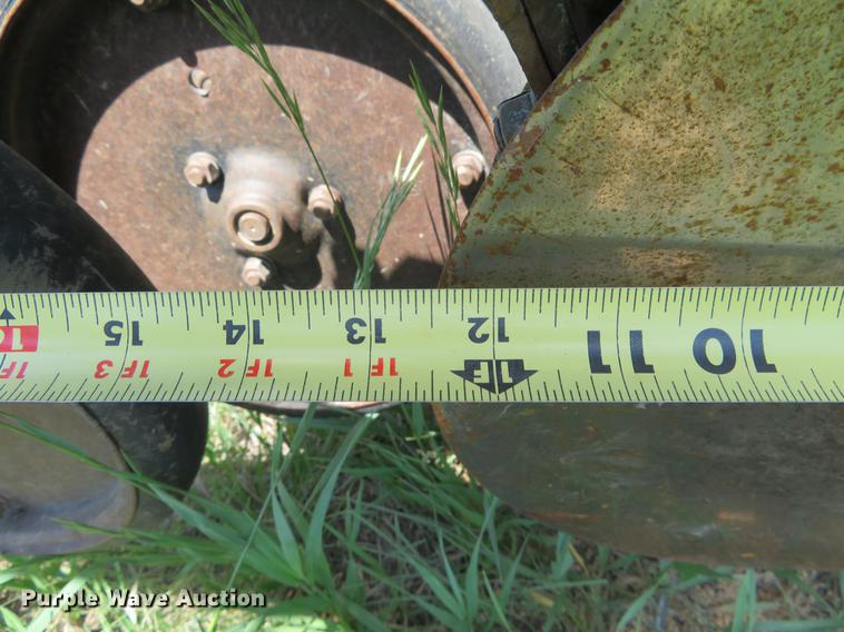 image for item EJ9600 Great Plains Solid Stand 30 grain drill