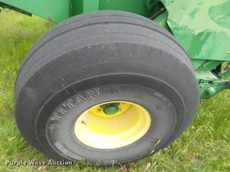image for item EN9572 2008 John Deere 568 Mega Wide Plus round baler