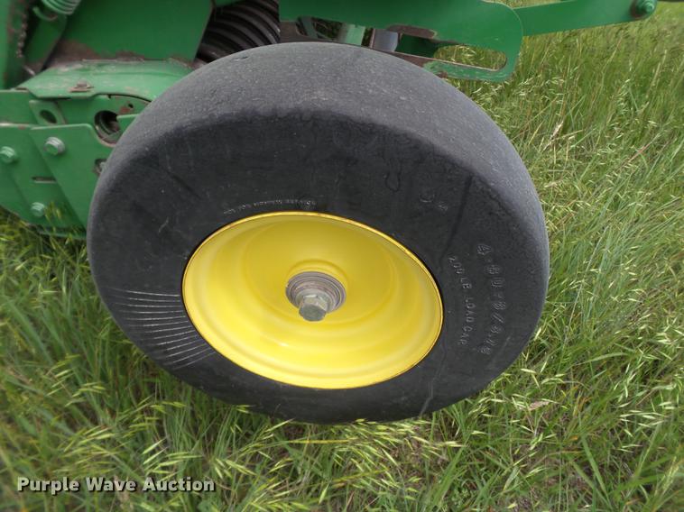 image for item EN9572 2008 John Deere 568 Mega Wide Plus round baler
