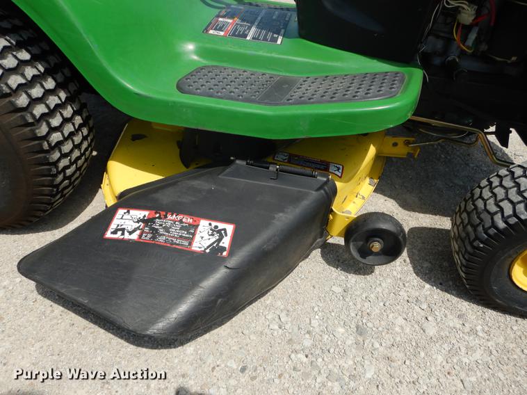image for item EQ9960 John Deere LA105 lawn mower