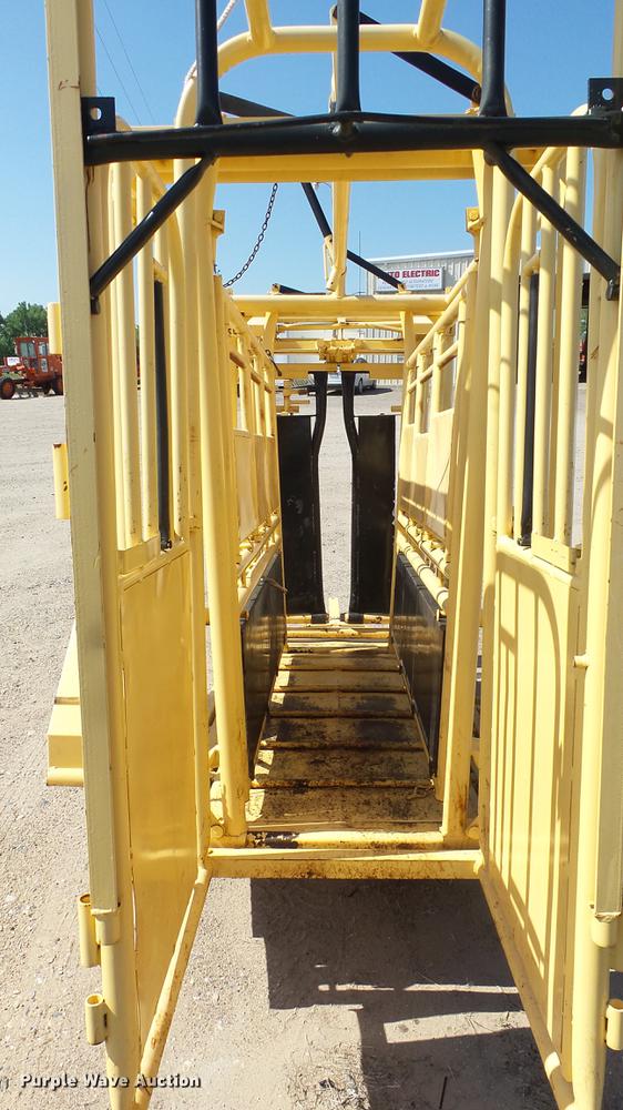 image for item ET9549 Squeeze chute