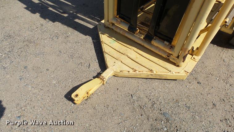 image for item ET9549 Squeeze chute