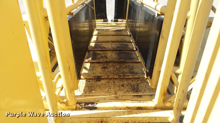 image for item ET9549 Squeeze chute