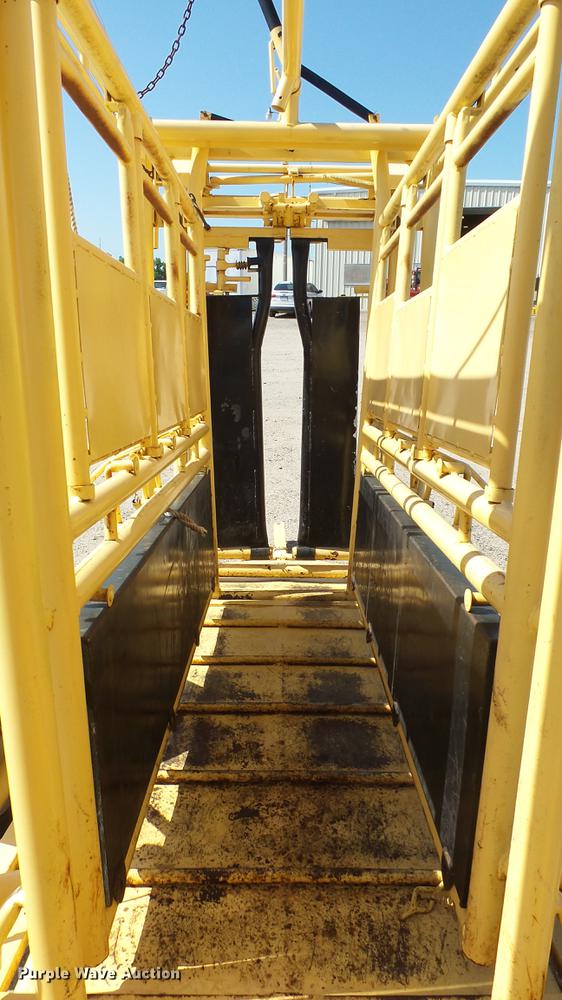 image for item ET9549 Squeeze chute