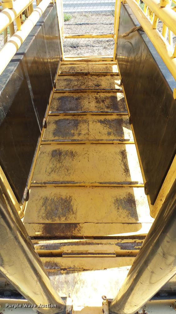 image for item ET9549 Squeeze chute