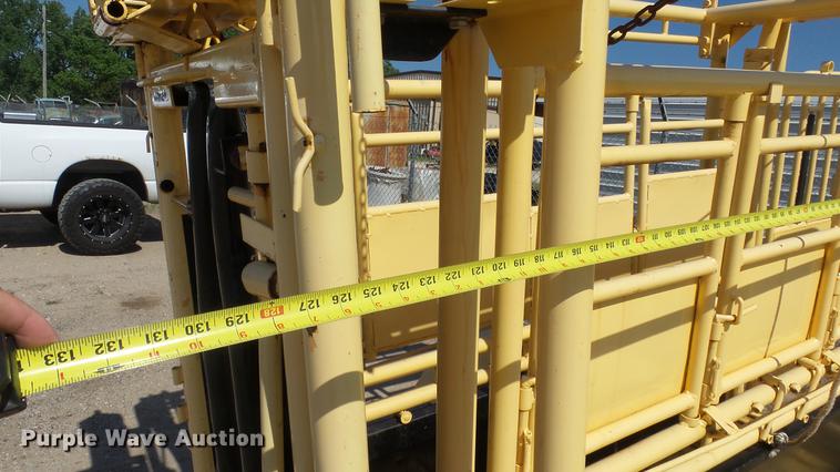 image for item ET9549 Squeeze chute