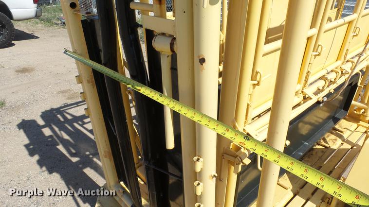 image for item ET9549 Squeeze chute