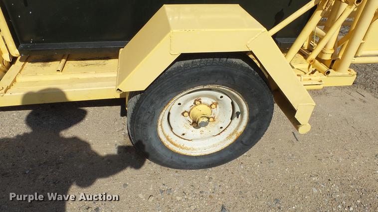 image for item ET9549 Squeeze chute