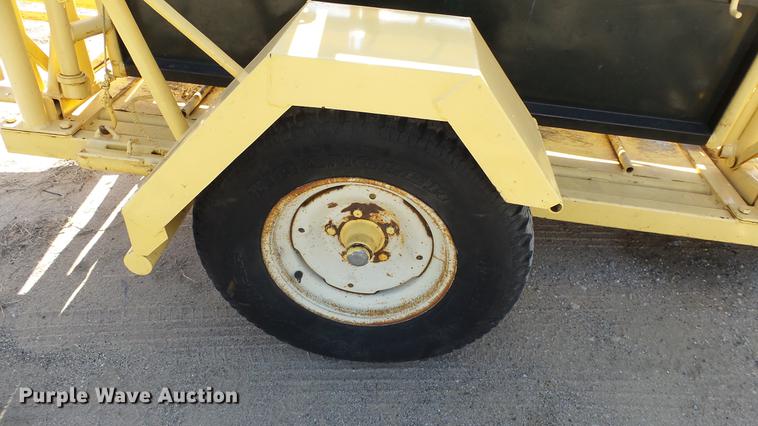 image for item ET9549 Squeeze chute