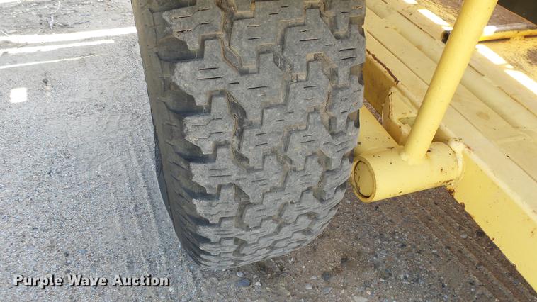 image for item ET9549 Squeeze chute