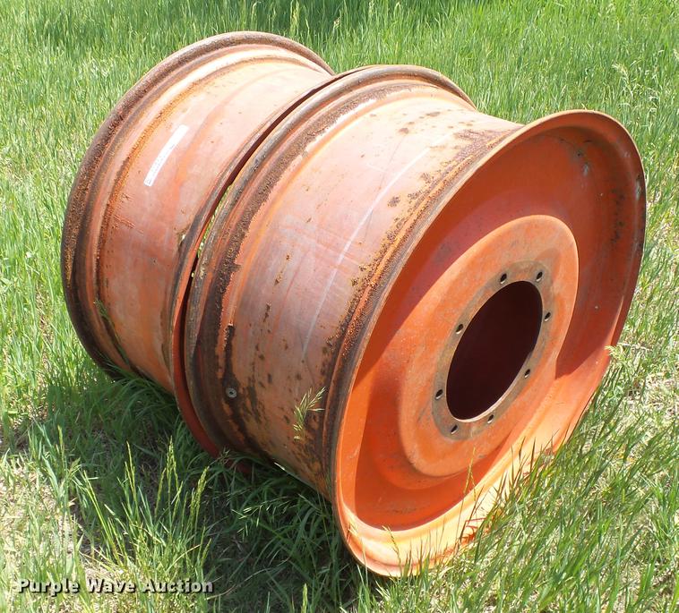 image for item ET9557 (2) Case axle mount hubs