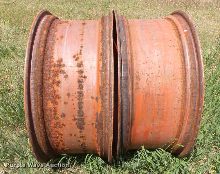 image for item ET9557 (2) Case axle mount hubs