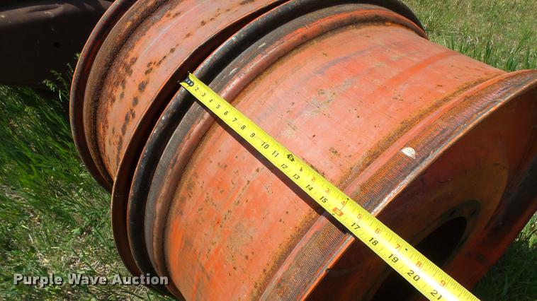 image for item ET9557 (2) Case axle mount hubs