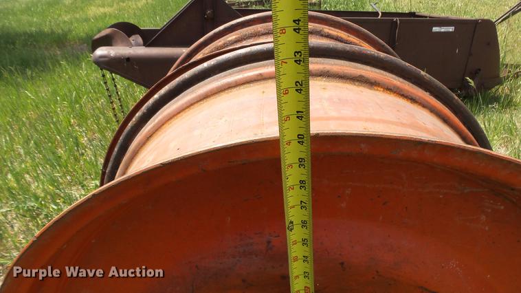 image for item ET9557 (2) Case axle mount hubs