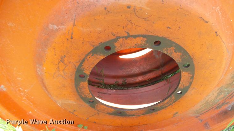 image for item ET9557 (2) Case axle mount hubs