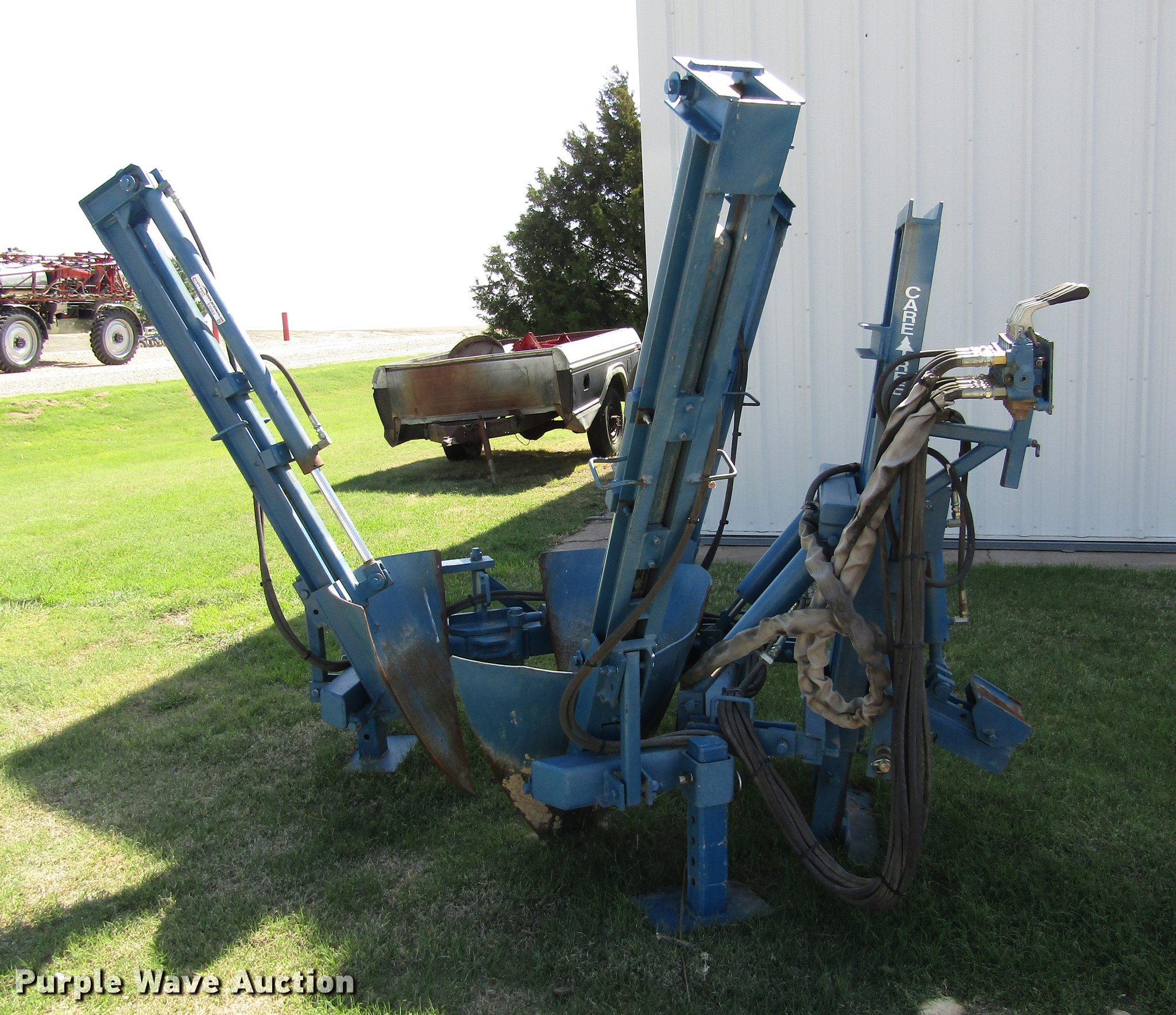 Care Tree 501 tree spade in Brewster, KS Item EI9362 sold Purple Wave