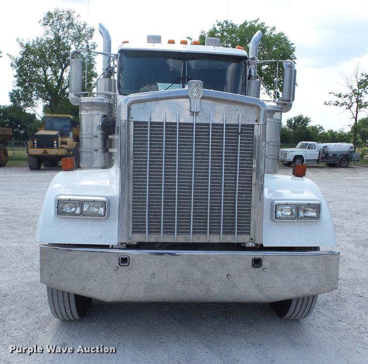 image for item BI9518 1997 Kenworth W900 semi truck