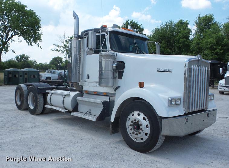 image for item BI9518 1997 Kenworth W900 semi truck