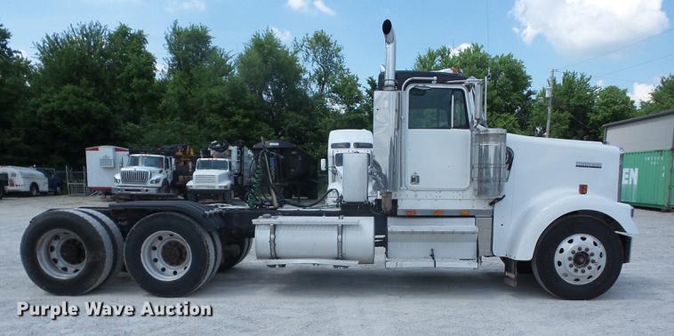 image for item BI9518 1997 Kenworth W900 semi truck