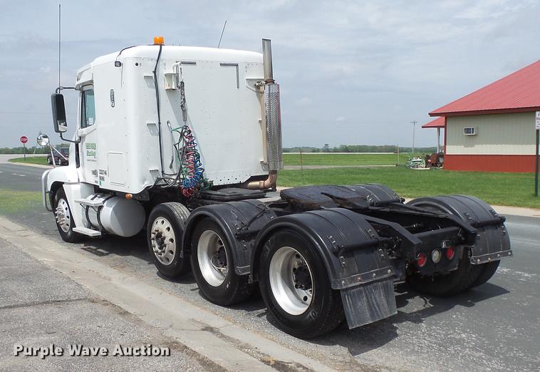 image for item DC1212 2003 Freightliner Century Class ST120 semi truck