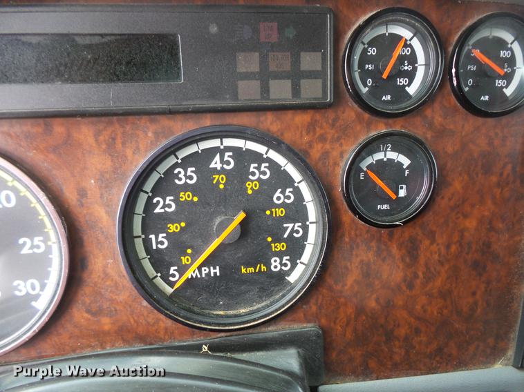 image for item DC1212 2003 Freightliner Century Class ST120 semi truck