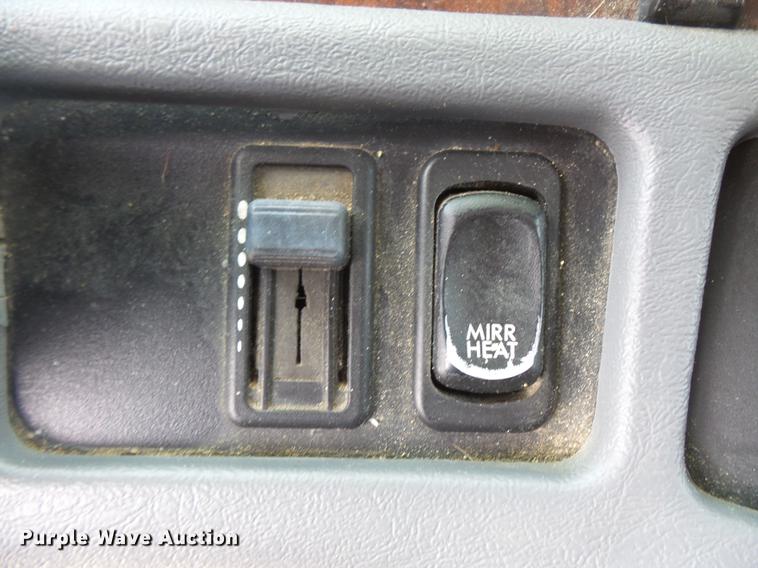 image for item DC1212 2003 Freightliner Century Class ST120 semi truck