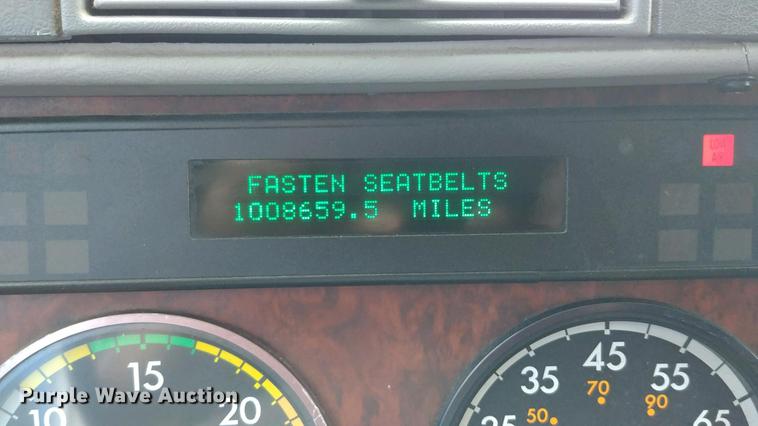 image for item DC1212 2003 Freightliner Century Class ST120 semi truck