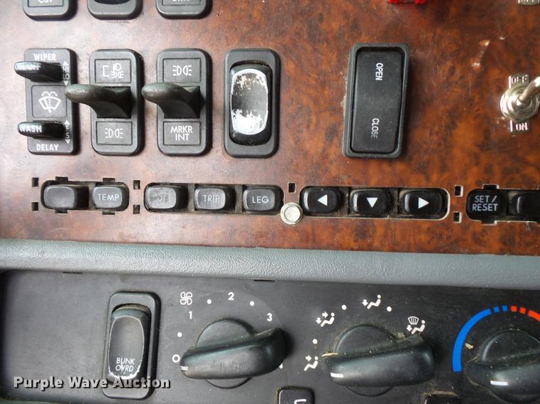 image for item DC1212 2003 Freightliner Century Class ST120 semi truck