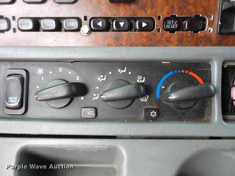 image for item DC1212 2003 Freightliner Century Class ST120 semi truck